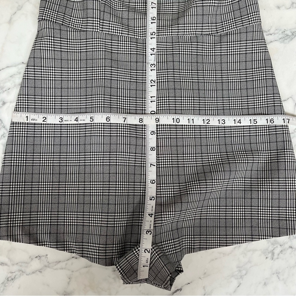 Urban Outfitters black white plaid off shoulder pleated ruffle romper 6 - Picture 8 of 13